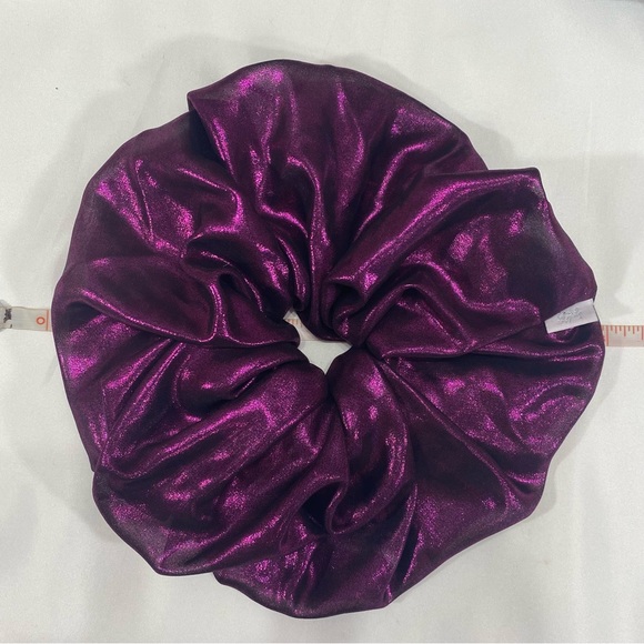 DEW EDIT KAITLYN BRISTOWE SCRUNCHIES SET OF 3 PINK METALLIC, WHITE, BLUE VELVET - Picture 2 of 4
